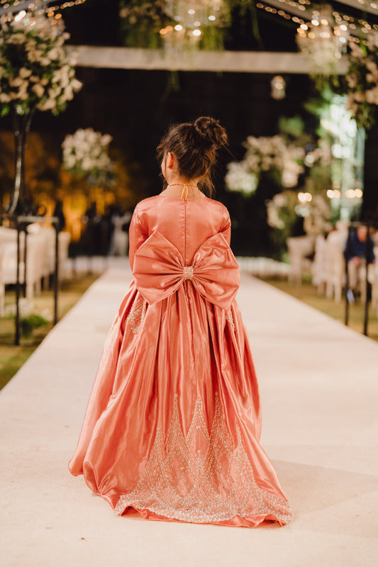 Western Elegance — Defining Modern Luxury for Young Fashion Icons